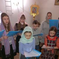 Детский хор нашего храма впервые исполнил богослужебные песнопения на Литургии 
