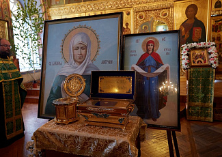 Духовенство и прихожане нашего храма встретили ковчеги с частью Покрова Богородицы и мощами блаженной Матроны Московской