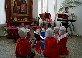 В воскресной школе нашего храма открылась выставка «Праздник праздников рисуем»