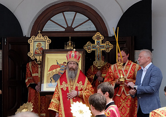 Наш приход прошел Крестным ходом с мощами великомученика Георгия Победоносца 