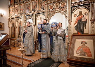 Духовенство и прихожане Александро-Невского храма молитвенно почтили Божию Матерь в праздник Ее Рождества