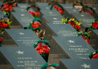 Наш приход почтил память героев на Южном мемориальном кладбище 