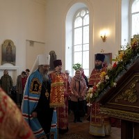 В среду Светлой седмицы митрополит Ростислав возглавил Божественную литургию в нашем храме