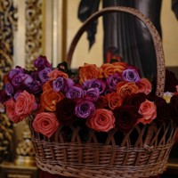 В день святых жен-мироносиц прихожанкам нашего храма подарили розы