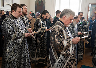 В Великий Понедельник глава Томской митрополии возглавил богослужения в нашем храме
