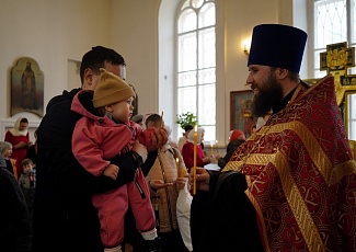 Прихожане нашего храма торжественно встретили Благодатный Огонь