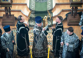 В Великий Понедельник глава Томской митрополии возглавил богослужения в нашем храме
