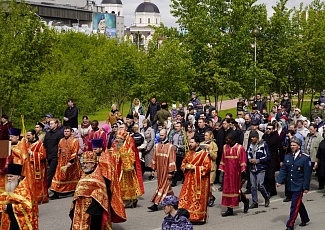 Духовенство и прихожане нашего храма прошли праздничным крестным ходом по центру города