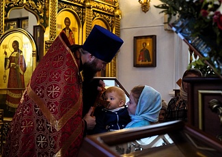 Прихожане нашего храма торжественно встретили Благодатный Огонь