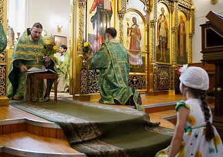 Духовенство и прихожане нашего храма торжественно отметили День Святой Троицы 