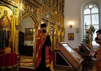 Прихожане нашего храма торжественно встретили Благодатный Огонь