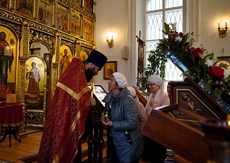 Прихожане нашего храма торжественно встретили Благодатный Огонь