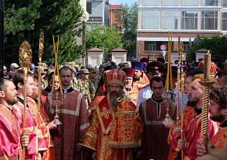 Духовенство и прихожане нашего храма торжественно встретили мощи великомученика Георгия Победоносца