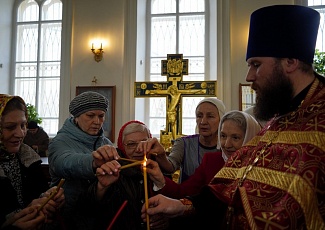 Прихожане нашего храма торжественно встретили Благодатный Огонь