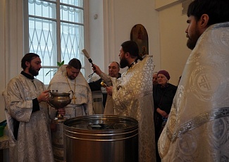 В Крещенский сочельник в нашем храме был совершен чин великого освящения воды