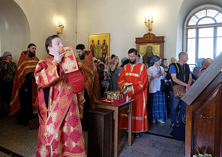 Духовенство и прихожане нашего храма совершили молебен перед мощами великомученика Георгия Победоносца 